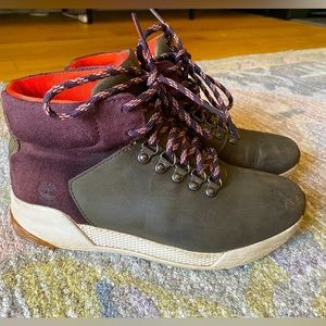 Timberland Brawn and burgundy leather boots women 6.5